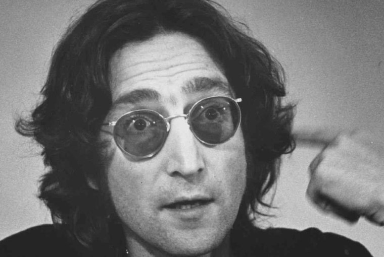 John Lennon güneş gözlüğü
